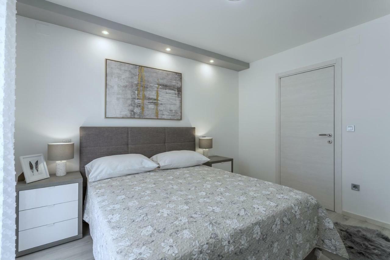 Villa Ema Kastela With Private Heated Pool Exteriér fotografie